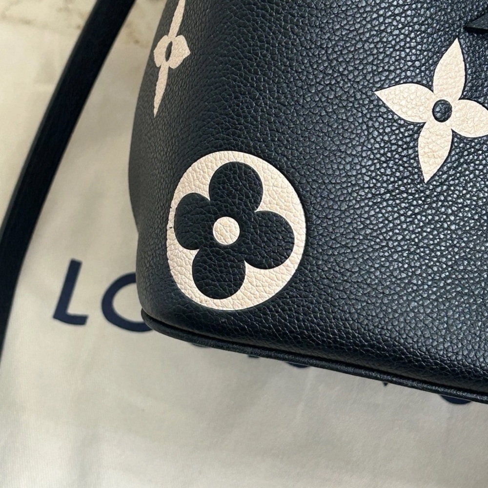 Louis Vuitton Black Bucket Shoulder Bag with Ivory Monogram - Picture 7 of 12
